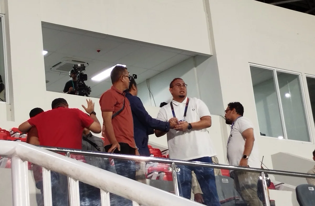 Semen Padang Lolos Degradasi, Andre Rosiade Kembali Tantang Ketua Umum PSSI Semen Padang Lolos Degradasi Andre Rosiade Kembali Tantang Ketua Umum PSSI